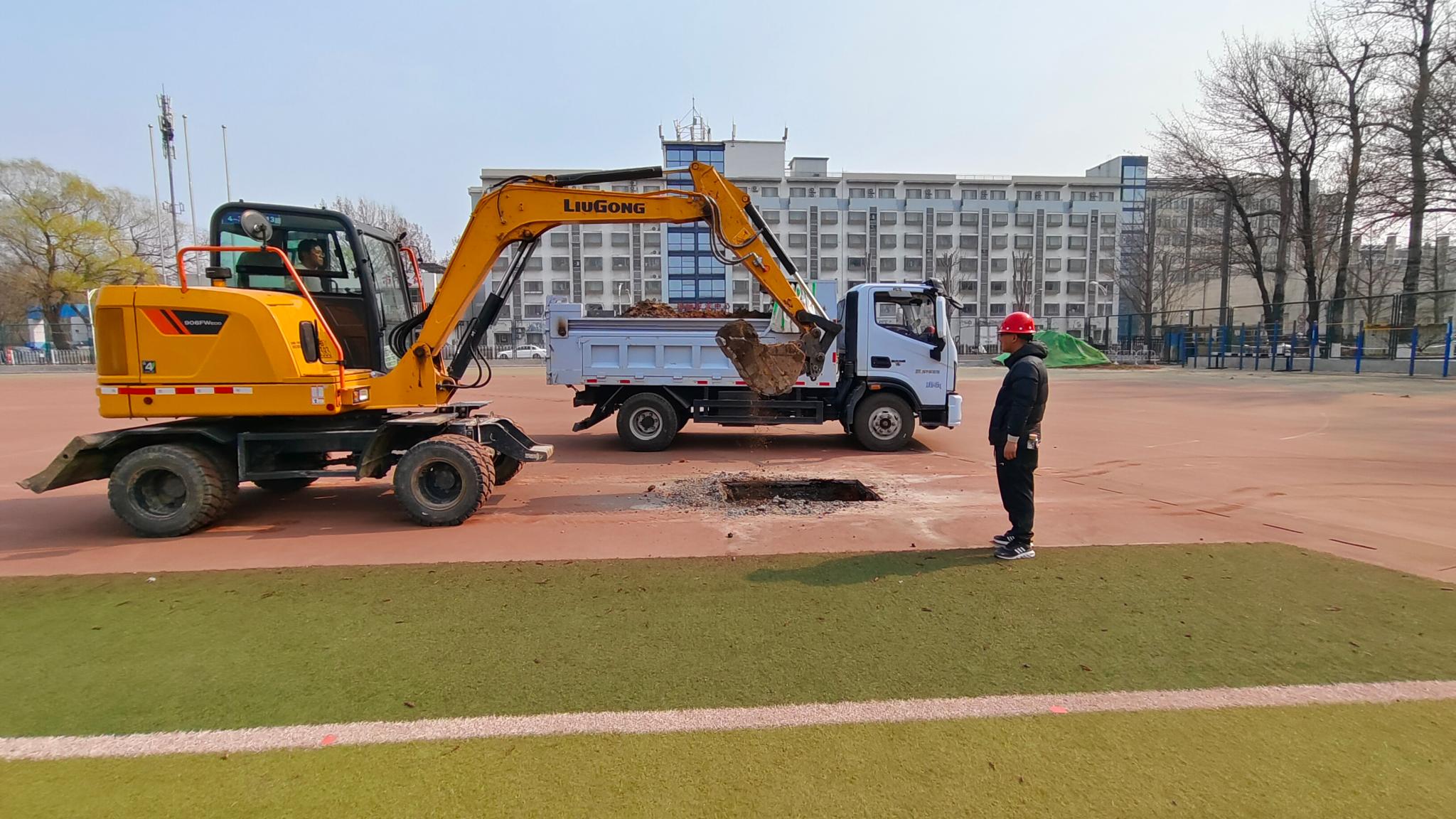 党旗飘扬春潮动，基建后勤风采展